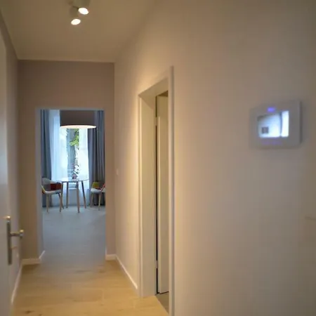 Grey House Apartment *